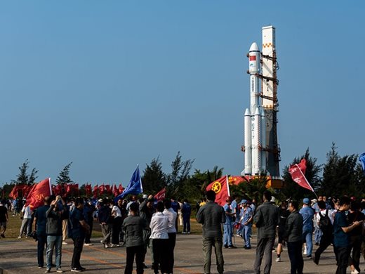 Товарният кораб "Тянчжоу-6" се отдели от китайската космическа станция
