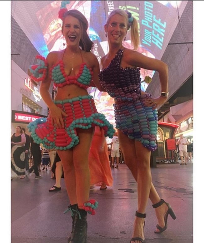 Моли-Балони (вляво) и нейна приятелка Снимка: Инстаграм