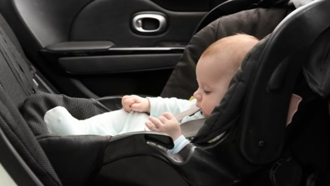 Хитри начини, с които лесно да пътувате с дете в колата