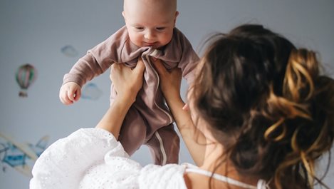 Какво е бебешко говорене и каква е ползата за бебетата?