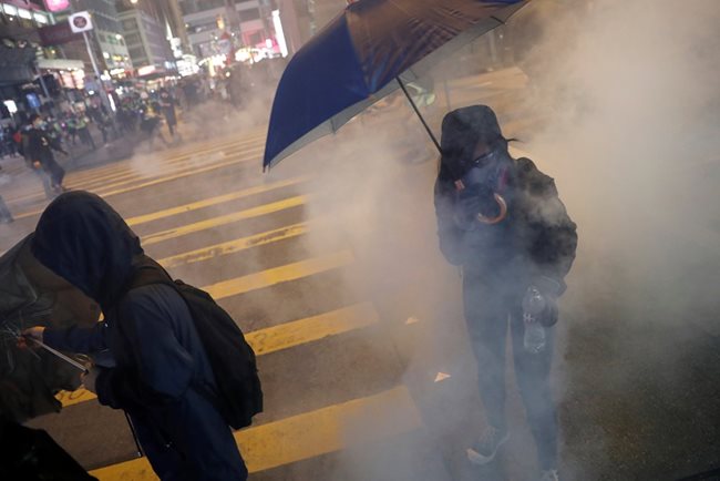 На Коледа протестите в Хонконг продължиха