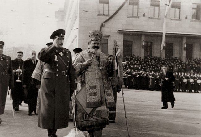 Цар Борис III и Софийският митрополит Стефан на Богоявление през 1942 г.