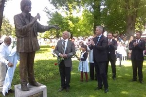 Откриване на паметника на Емил Димитров в Плевен
