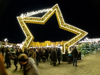 Виенската коледна приказка: феерия от светлини с аромат на греяно вино и домашни сладкиши (Галерия)