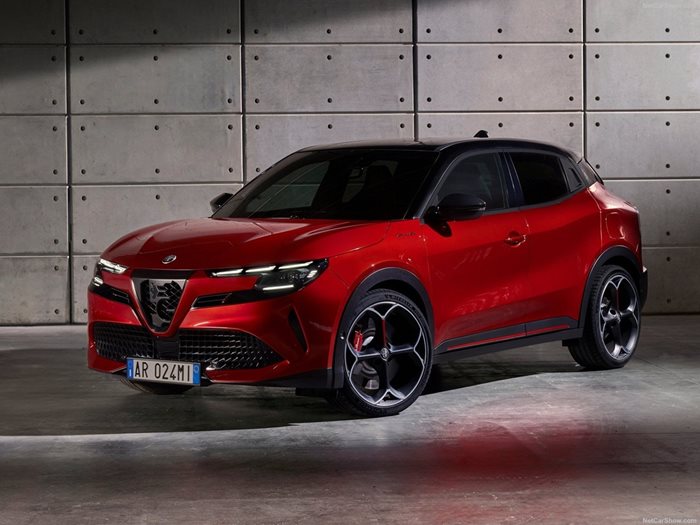 Alfa Romeo Milano "живя" 5 дни, след това смени името на Junior. Снимки: производителите