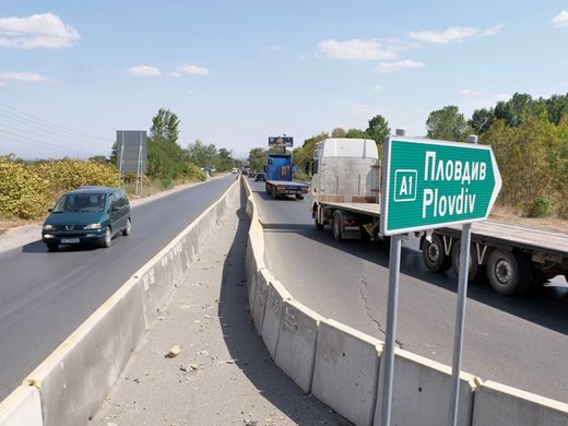 С 2 неясни члена за извънредното положение депутатите парализираха бизнеси за милиони