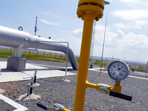 Петрол и газ поскъпват заради напрежението край Украйна