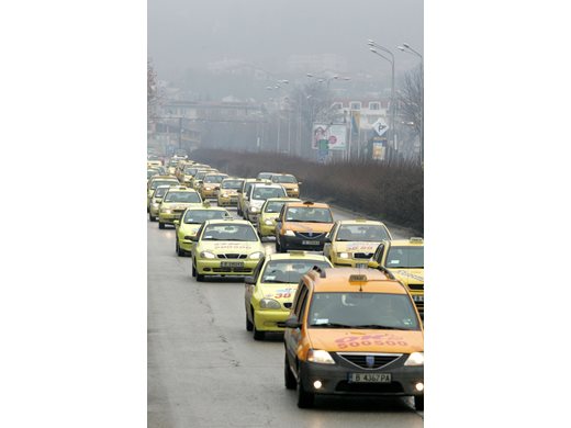 Такситата на Нова година - тройно по-скъпи