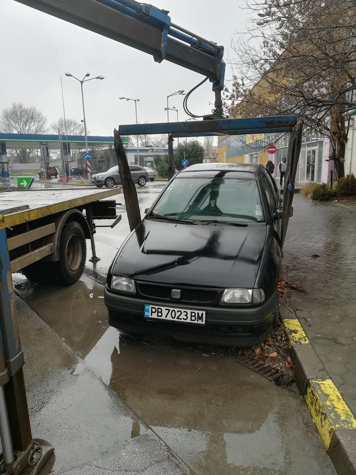 С паяк вдигнаха коли в район "Северен" на Пловдив.