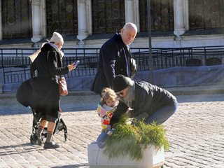 Семейството на Малкович в София за премиерата на “Оръжията и човекът”