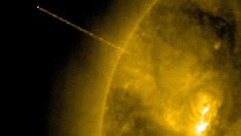 Уфолози видяха НЛО, което се зарежда от Слънцето (видео)