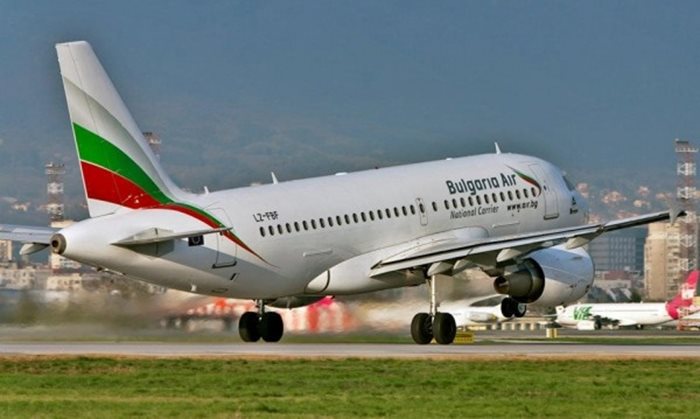 "България ер" е единствената авиокомпания, която сега лети до Москва.