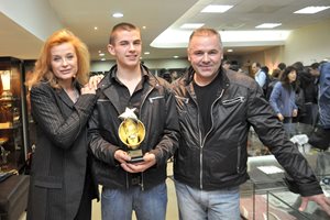 Аня Пенчева със съпруга си Ивайло Караньотов и сина им Ангел