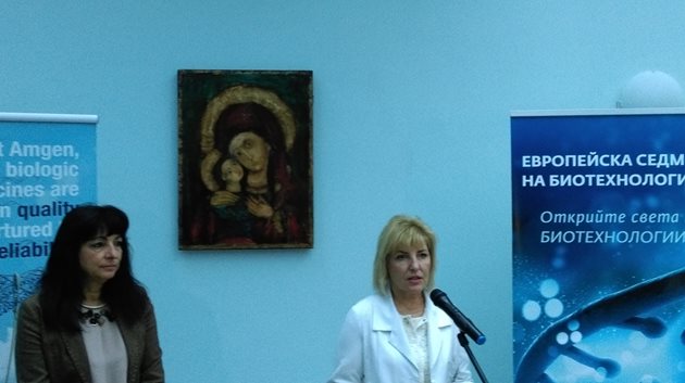 Проф. Елисавета Наумова (вдясно) и д-р Красимира Чемишанска дават старт на отбелязването на Европейската седмица на биотехнологиите в България.