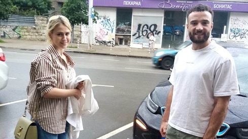 Инкогнито! Мария Бакалова се прибра тайно в България