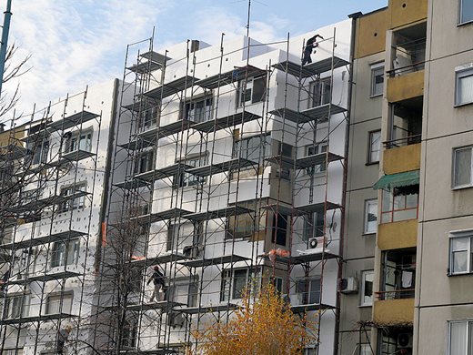 Сключени са 51 договора за саниране на жилищни и публични сгради по Плана за възстановяване