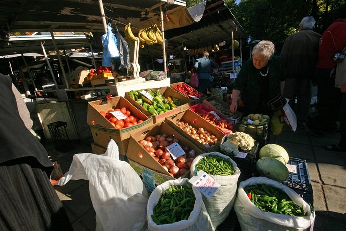 Продукцията, която не е била разменена, се продава на пазара в Монтана.