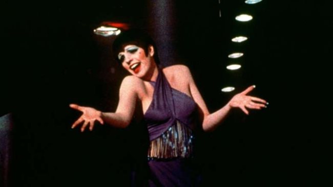 Лайза Минели печели статуетката за най-добра актриса за „Cabaret” (1972), с което става единственият артист с Оскар, чийто родители също са носители на наградата. Майката на Минели е Джуди Гарланд, която получава почетния Оскар през 1939г., а баща й е Вин