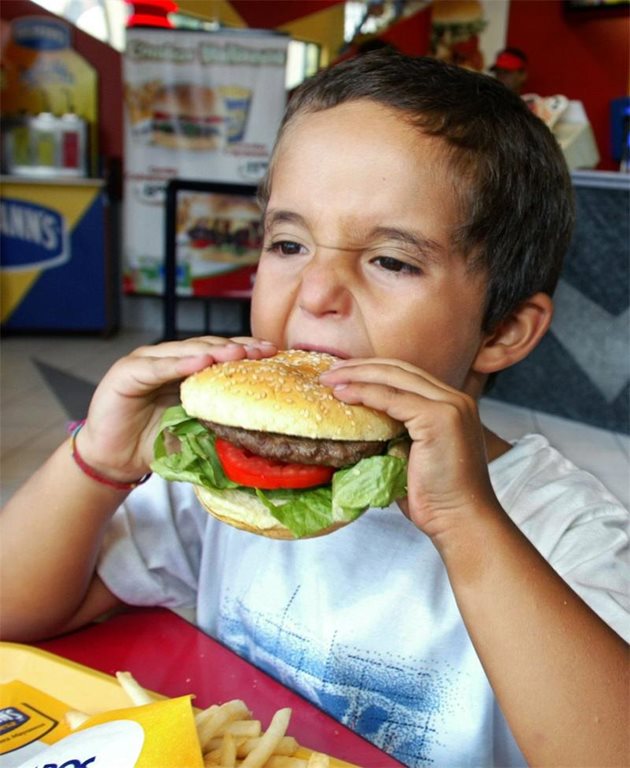 Нездравословните хранителни навици се формират от детството.