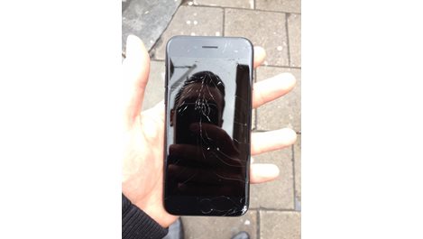 Българин счупи една от първите бройки на новия iPhone 7
