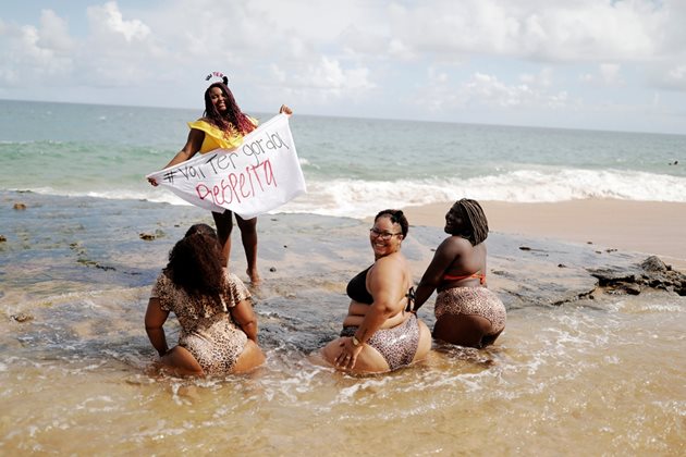 Бразилки,  членуващи в  движението “Ще бъдем дебели!”,  протестират  срещу фобията към затлъстелите хора.    СНИМКА: РОЙТЕРС