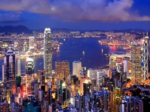Правителството на Хонконг „силно разочаровано" от решението на „Мудис" да намали кредитния рейтинг на района