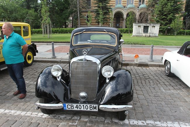 В категорията “Довоенни автомобили” за най-добър бе избран Mercedes 170 V от 1937 г. на Георги Пъшев.