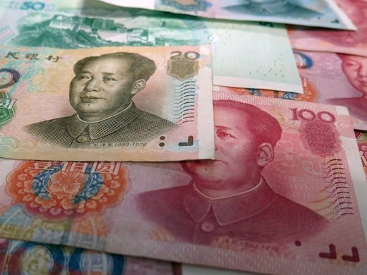 Китаец зарови банкноти в земята, банката не прие прогнили $75 хил.
