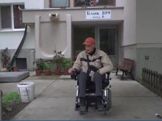 Болен мъж измина 200 км, за да получи инвалидната си количка?