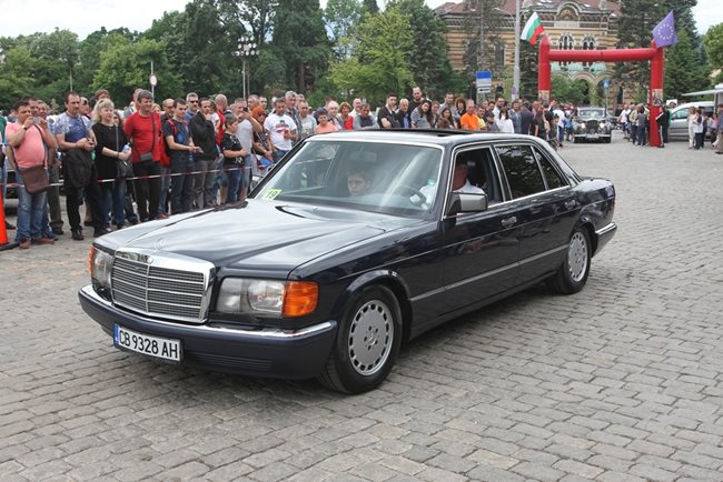 За най-автентичен автомобил бе определен Mercedes 560 SEL от 1988-а.
