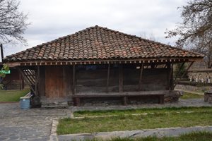 При постояването на дървената джамия край село Подкова не е използван нито един пирон.