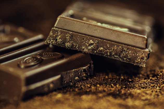 Яденето само на 40 грама шоколад на ден, или около две-три квадратчета, намалява нивата на стрес

СНИМКА: ПИКСАБЕЙ