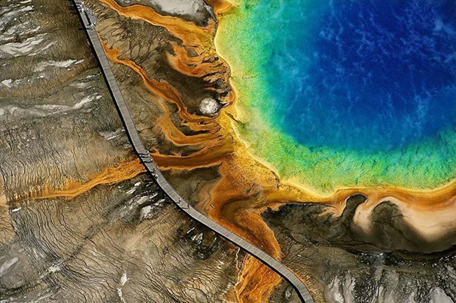 Изворът Grand Prismatic в националния парк Йелоустоун е най-големият горещ извор в Америка