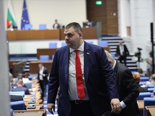 Делян Пеевски: Ако Радев не назначи новите министри, ще има двама души в кабинета