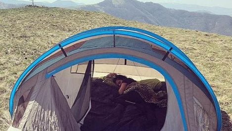 Бременната Преслава почива на палатка (Снимки)