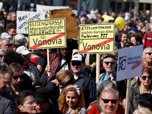 Десетки хиляди протестират срещу високите наеми в Германия 
