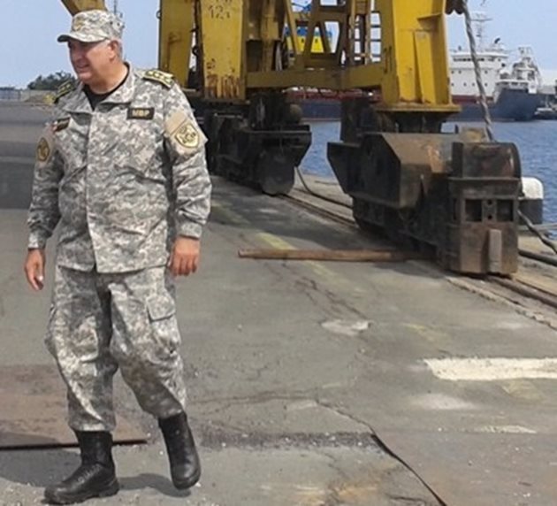 Гл. секретар на МВР Георги Костов пристигна на пристанище Бургас  с граничен катер. Снимка ДИАНА САВАТЕВА
