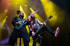 Five Finger Death Punch развяха българското знаме на Hills Of Rock (Видео)