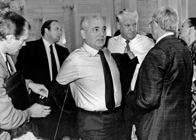 С Елцин, Коржаков и Яковлев, декември 1991 г.