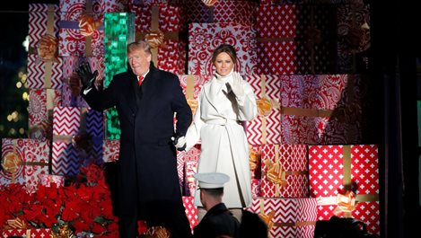 Доналд и Мелания Тръмп запалиха светлините на коледната елха (Снимки)