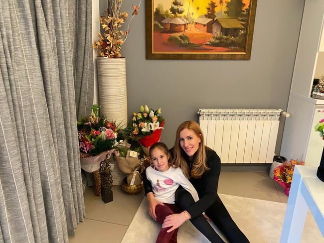 Всяка свободна минута Ангелкова прекарва с дъщеря си.