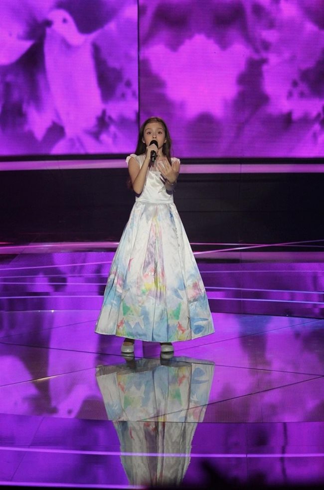 Лидия Ганева на сцената на Евровизия