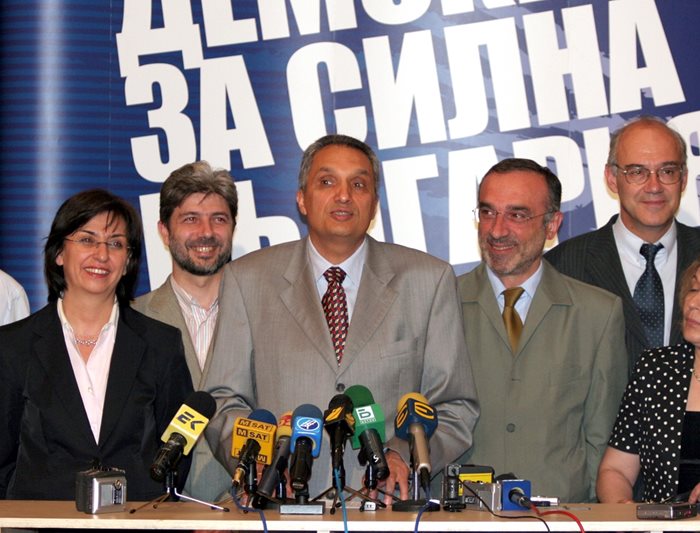 Нено Димов с Иван Костов, Веселин Методиев, Иван Иванов и Екатерина Михайлова през 2005 г. при представянето на депутатите от ДСБ