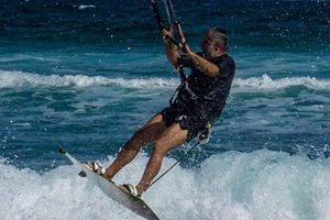 Петко Петков е запален кайтист, двамата с Кирил и семейството на премиера карат много лета на плаж Корал и се борят срещу застрояването му.