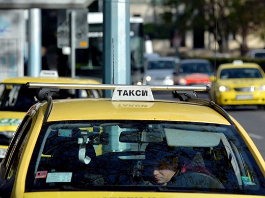 НАП хвана таксита на “Максим”, че возят, без да дават касови бележки (Обзор)