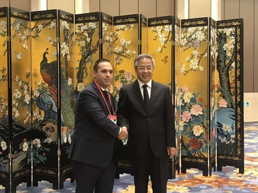 Китайски вицепремиер бе на българския щанд на изложението в Нинбо, посрещна го министърът на икономиката
