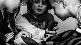 Дете със смартфон - бързо развитие или прекалена опасност?