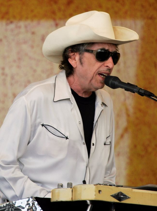 Боб Дилън през 2004 г.
