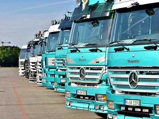Камиони със стоки от централна Сърбия
влизат безпрепятствено в Косово