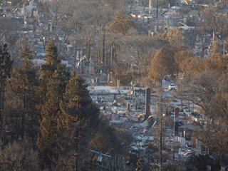 Усилване на вятъра може да влоши ситуацията с пожарите в Лос Анджелис